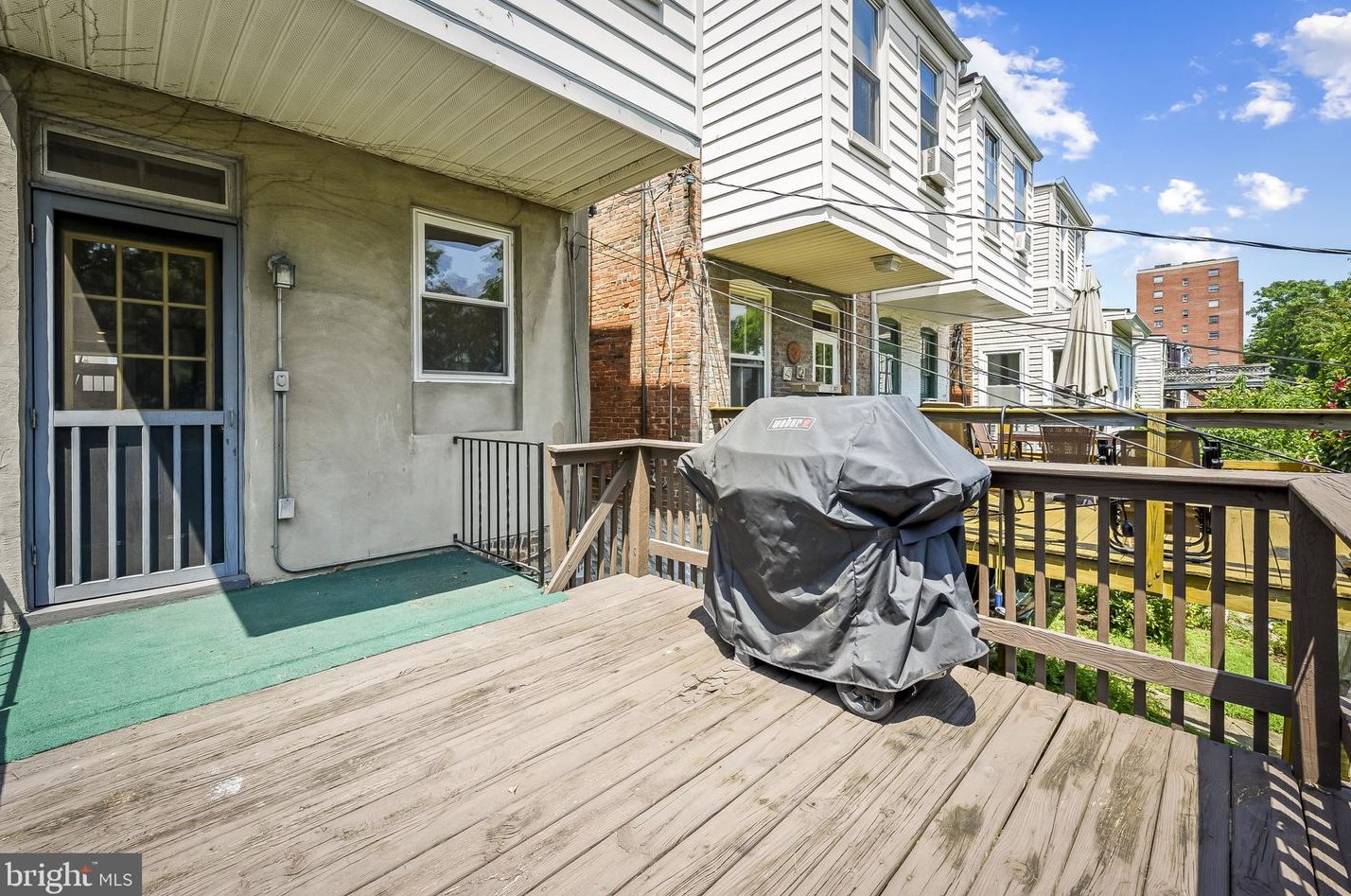 3831 Roland Ave, Baltimore MD  21211-2040 exterior