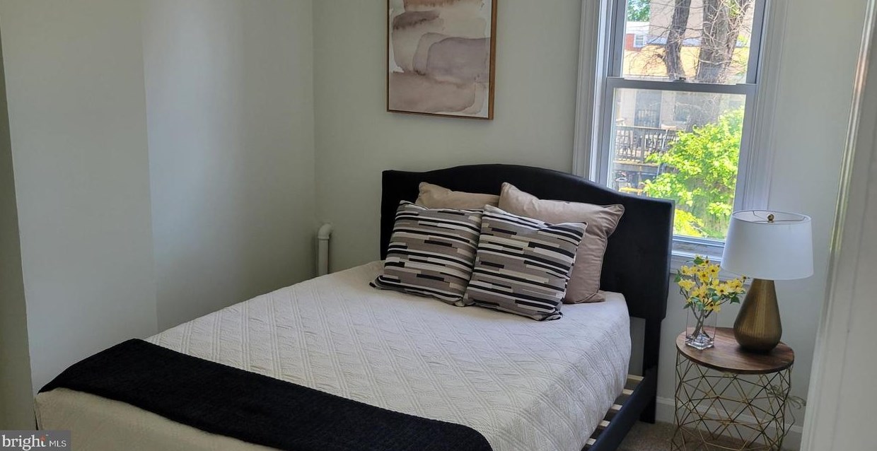 4108 Parkside Dr, Baltimore MD  21206-6330 exterior