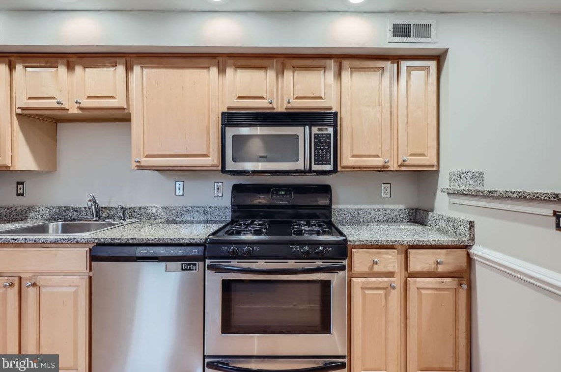 1616 Light St, Baltimore MD 21230-4017 exterior