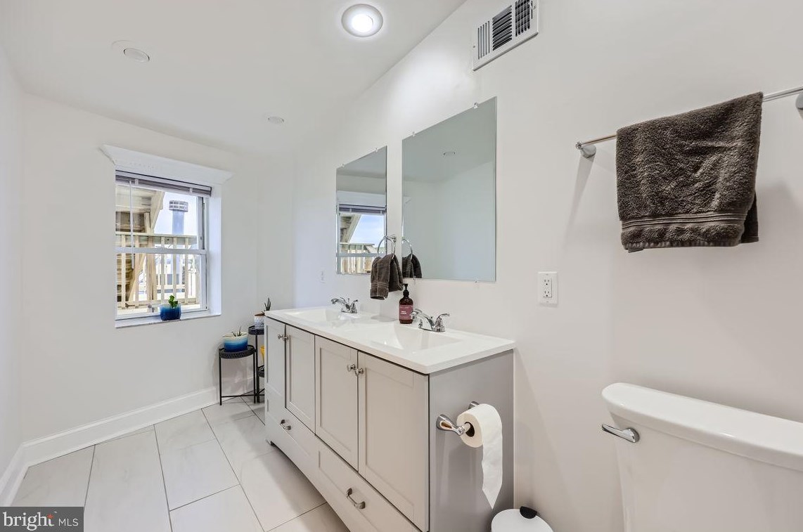 1616 Light St, Baltimore MD 21230-4017 exterior