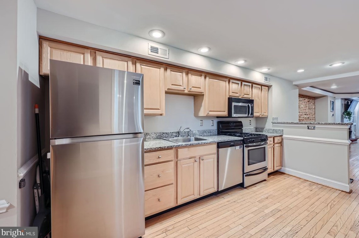 1616 Light St, Baltimore MD 21230-4017 exterior