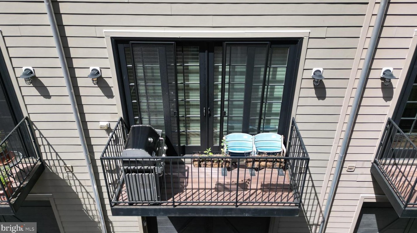 1741 Aliceanna St, Baltimore MD 21202-4647 exterior