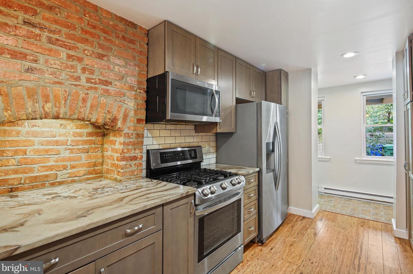 3010 Keswick Rd, Baltimore MD 21211-2640 exterior