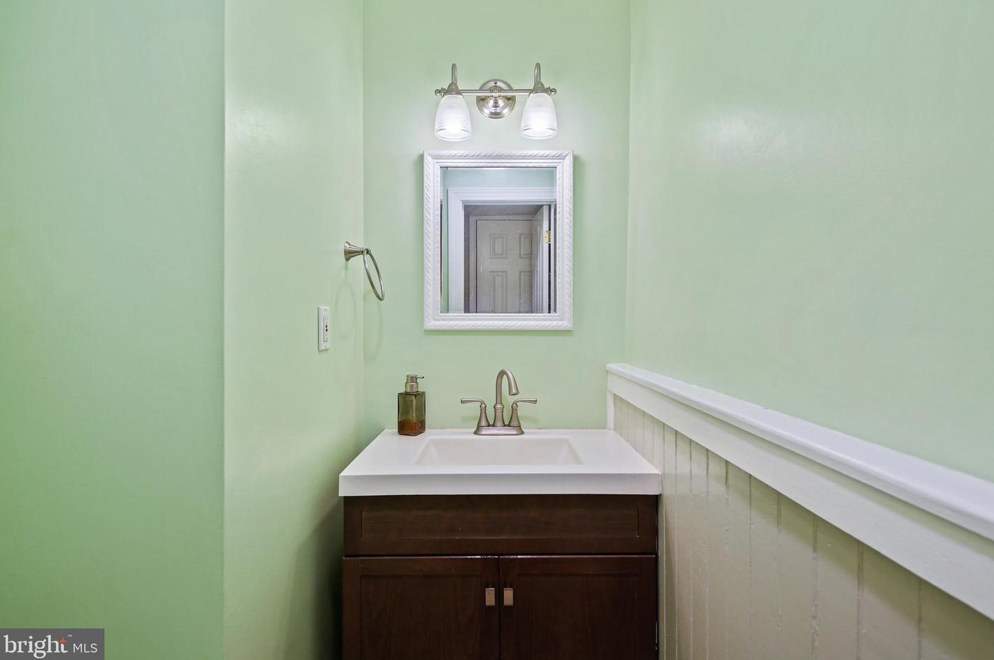 3010 Keswick Rd, Baltimore MD 21211-2640 exterior