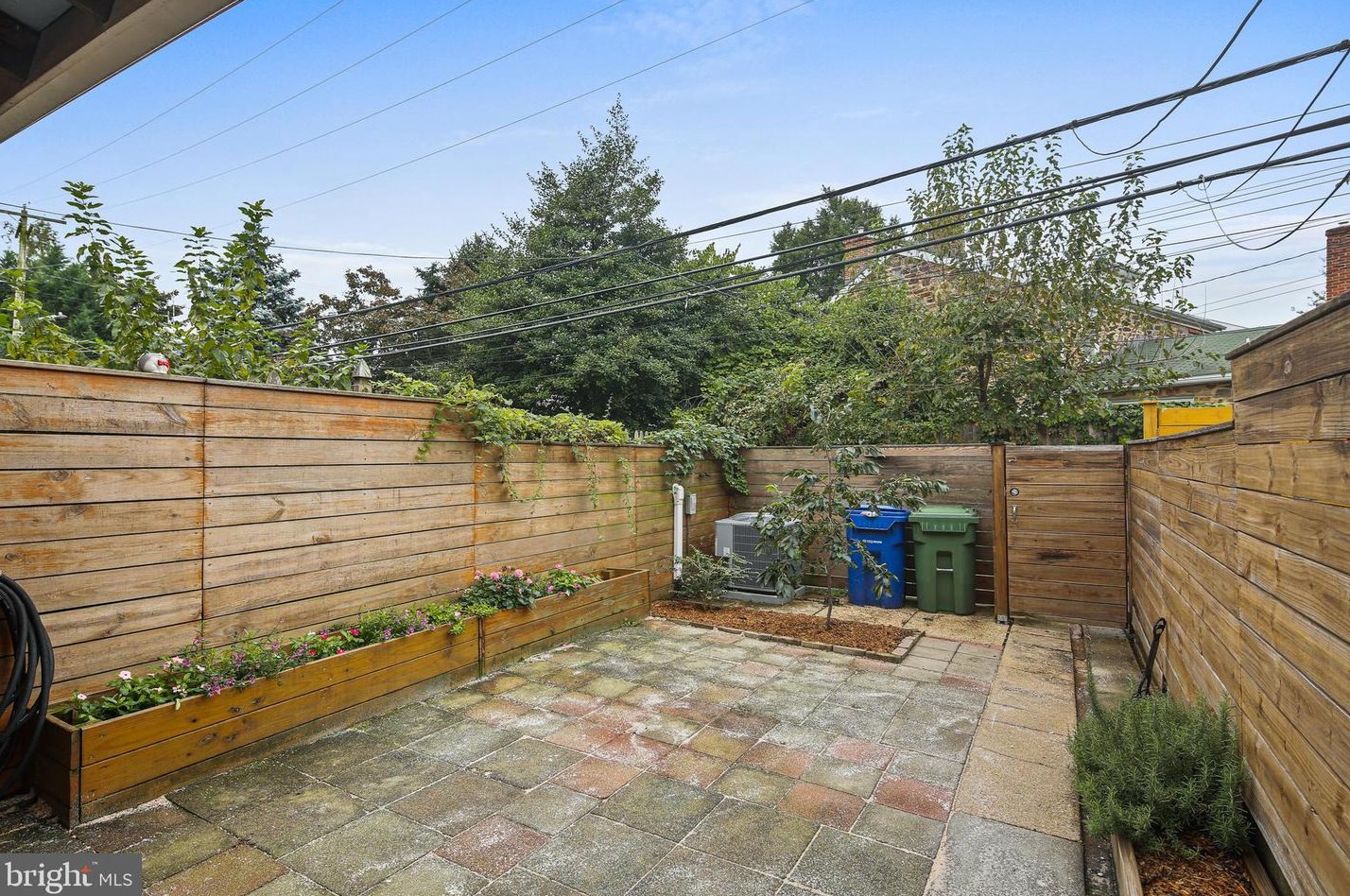 3010 Keswick Rd, Baltimore MD 21211-2640 exterior