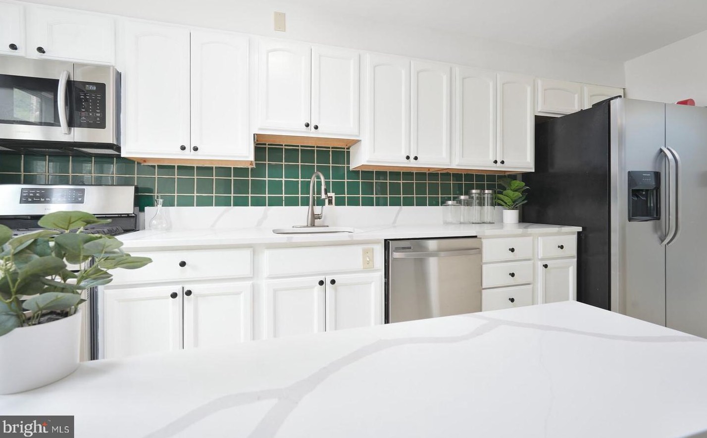 5652 Kavon Ave, Baltimore MD 21206-3626 exterior