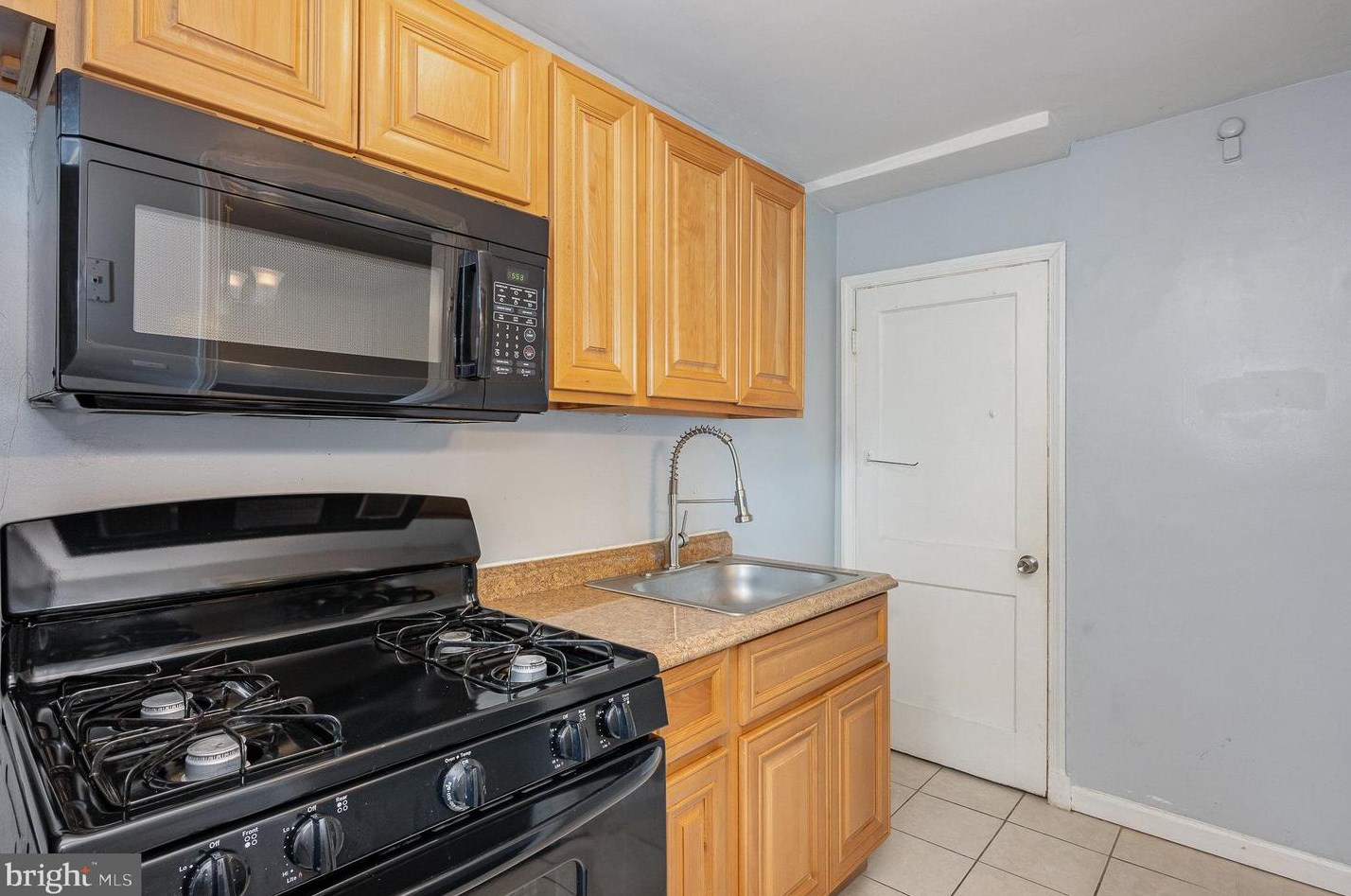 3633 Dudley Ave, Baltimore MD 21213-1828 exterior