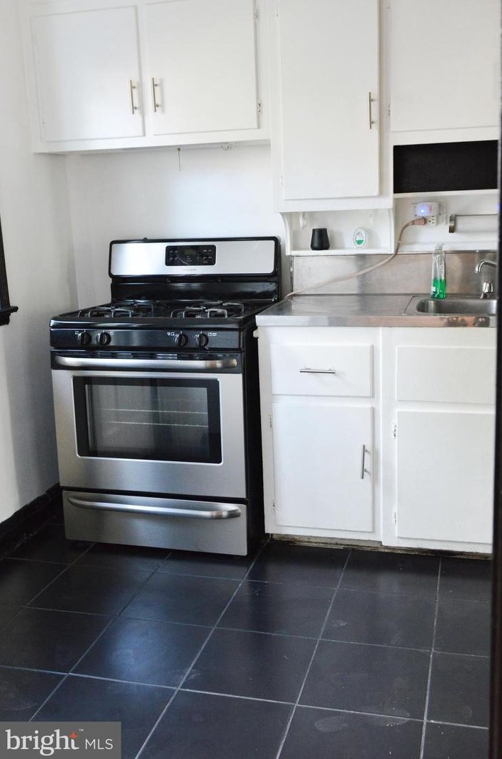 1522 Roundhill Rd, Baltimore MD  21218-2211 exterior