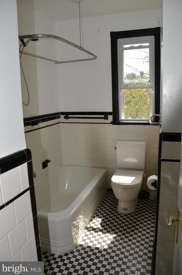 1522 Roundhill Rd, Baltimore MD  21218-2211 exterior