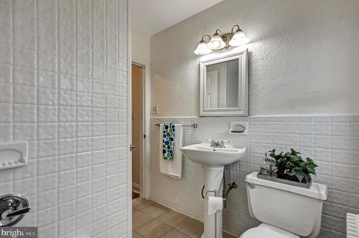 5666 Kavon Ave, Baltimore MD  21206-3626 exterior