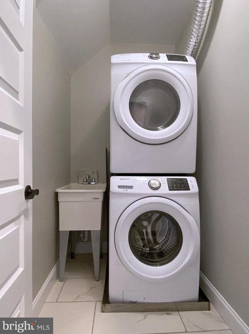 2527 Fleet St, Baltimore MD  21224-3707 exterior