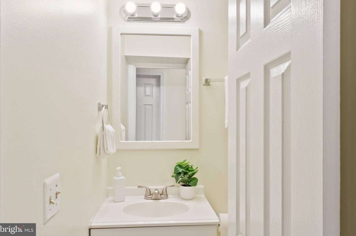 420 Eaton St, Baltimore MD  21224-2603 exterior