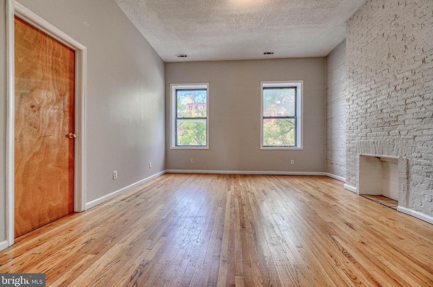 316 Paca St, Baltimore MD 21201-1814 exterior