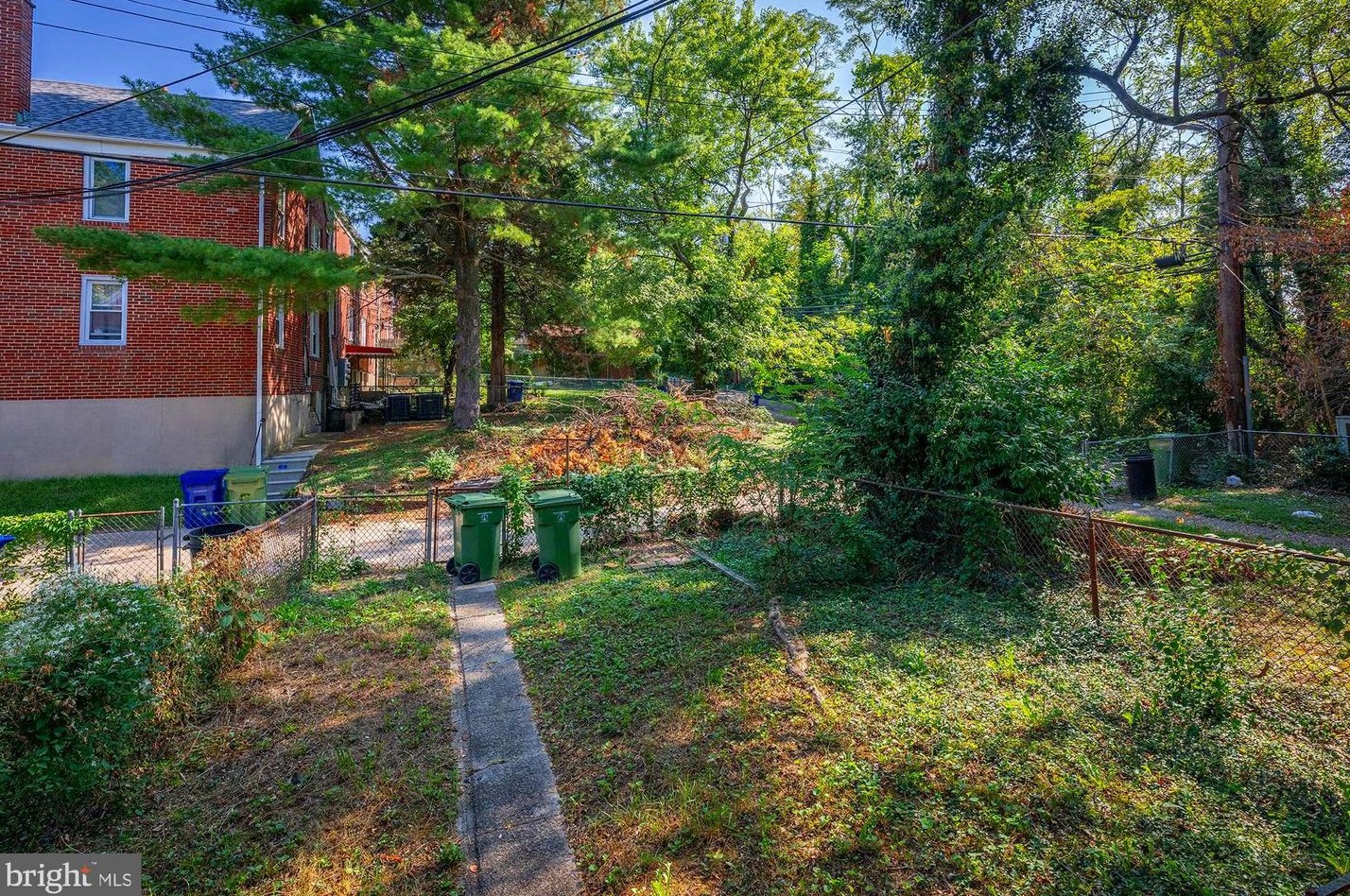 6103 Chinquapin Pkwy, Baltimore MD 21239-1944 exterior