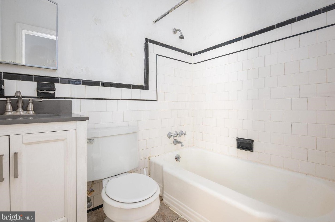 6103 Chinquapin Pkwy, Baltimore MD 21239-1944 exterior