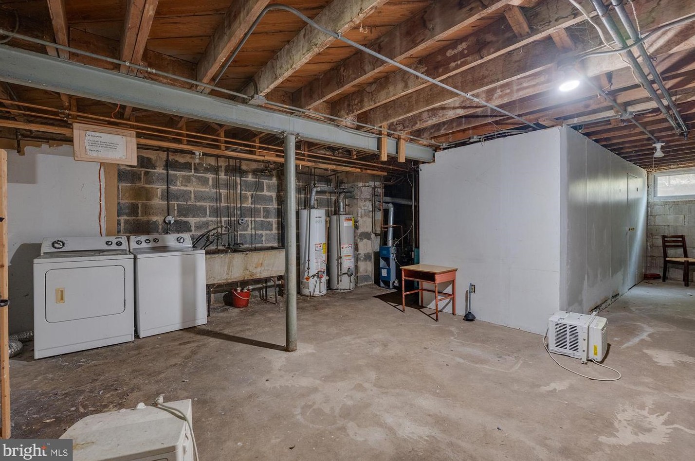 6103 Chinquapin Pkwy, Baltimore MD 21239-1944 exterior