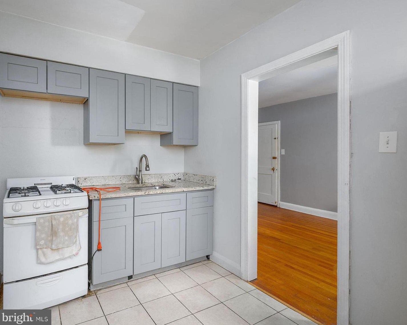 6103 Chinquapin Pkwy, Baltimore MD 21239-1944 exterior