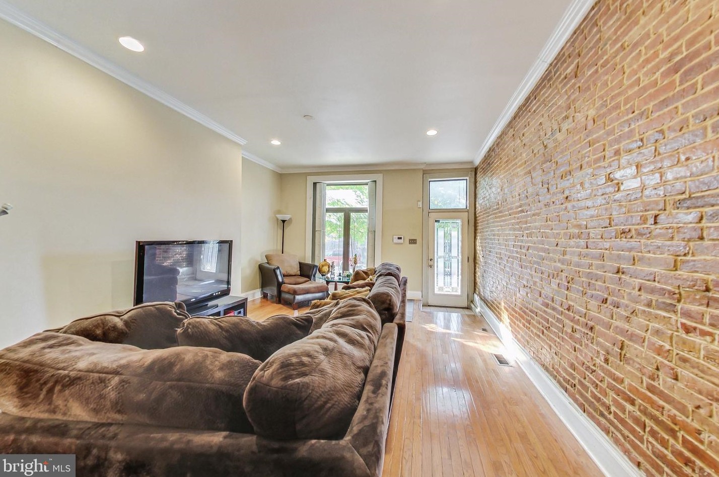 212 22 St, Baltimore MD 21218-5832 exterior