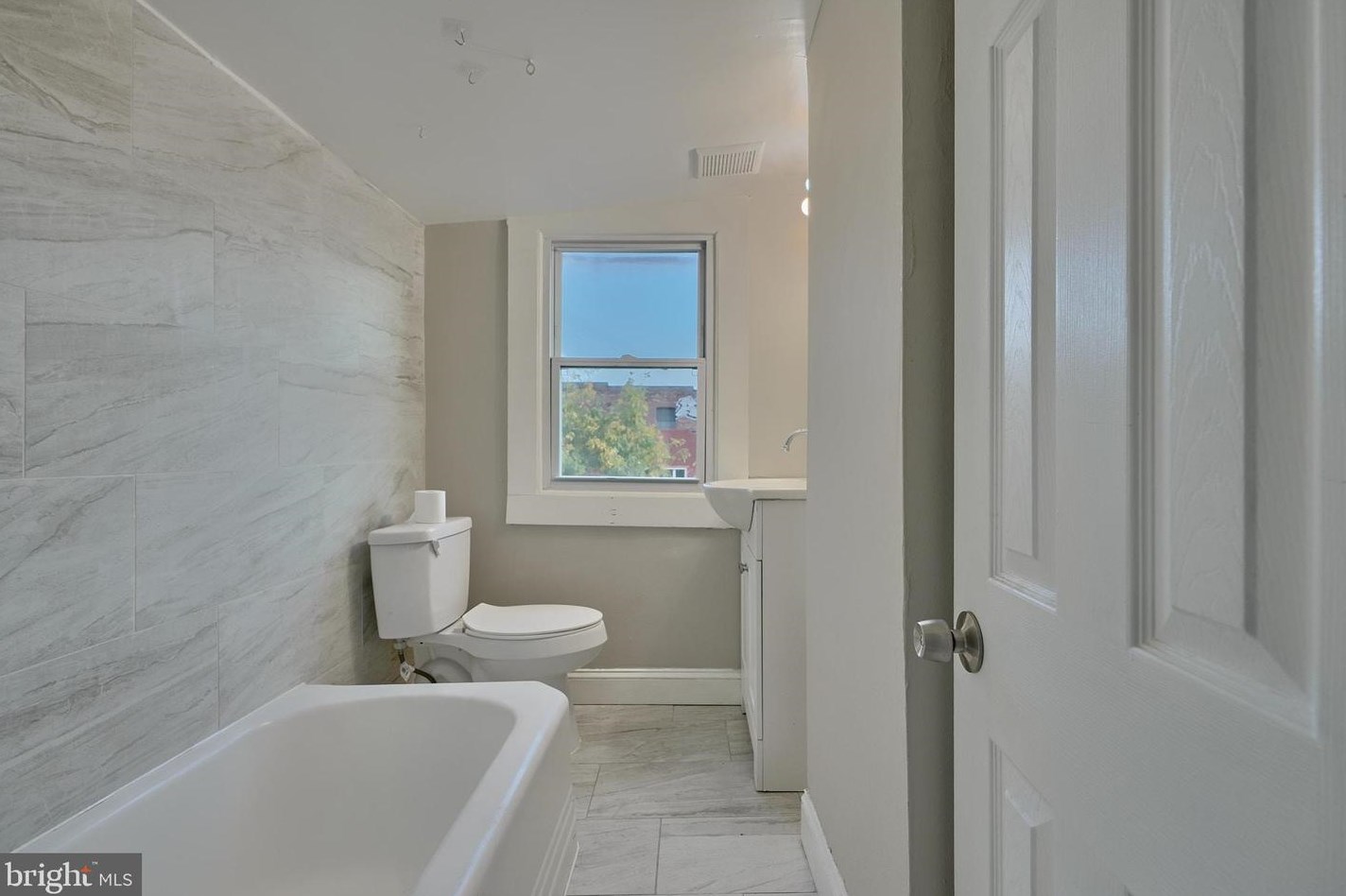 305 Madison St, Baltimore MD  21201-4653 exterior