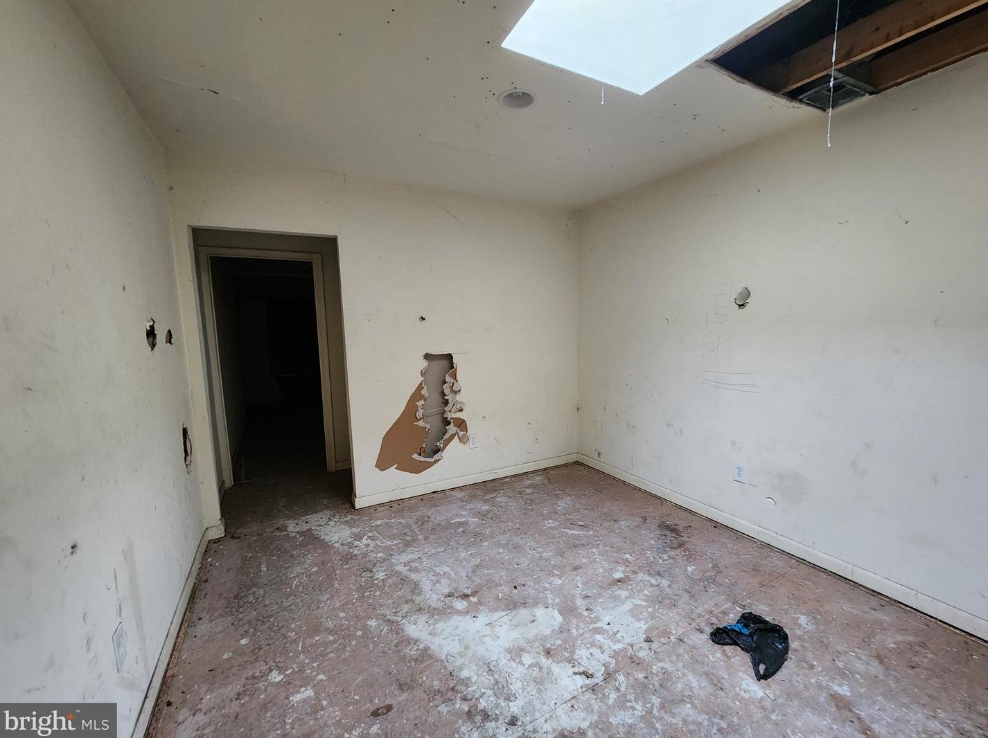 2127 Mchenry St, Baltimore MD 21223-2901 exterior