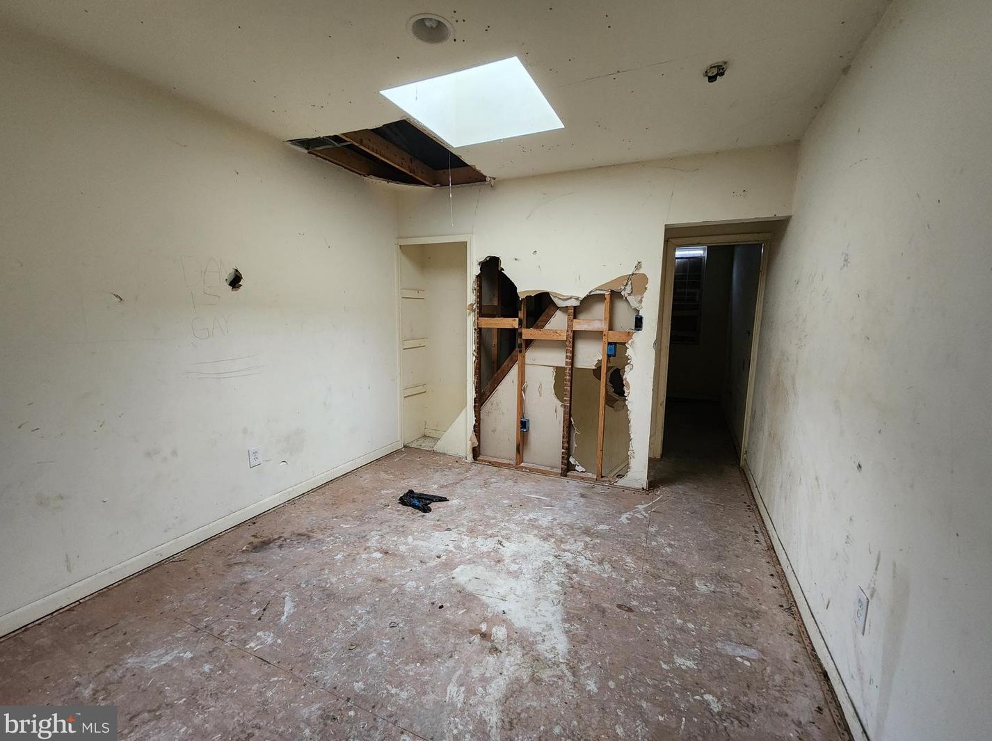 2127 Mchenry St, Baltimore MD 21223-2901 exterior