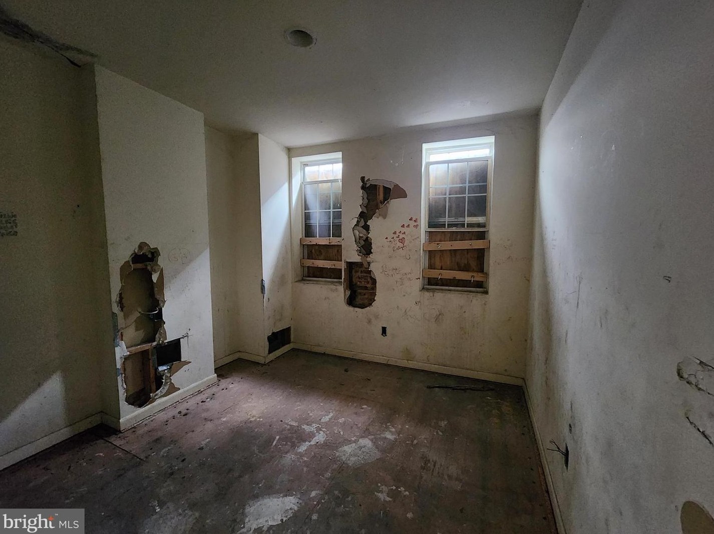 2127 Mchenry St, Baltimore MD 21223-2901 exterior