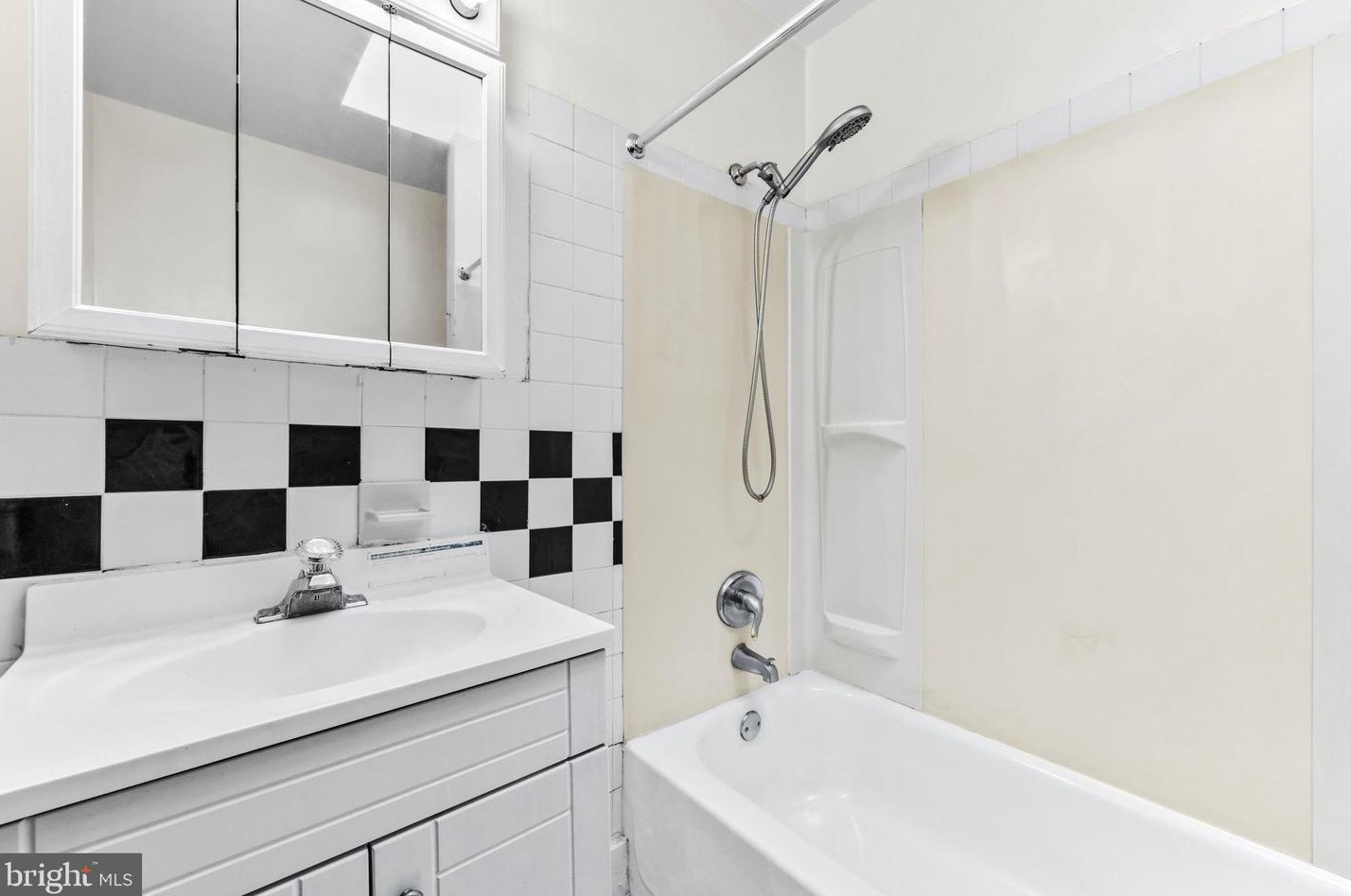 2705 Howard St, Baltimore MD  21218-4310 exterior