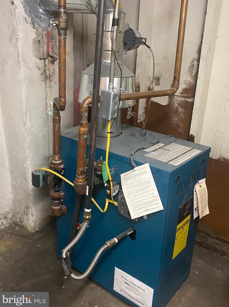 450 Random Rd, Baltimore MD 21229-3930 exterior