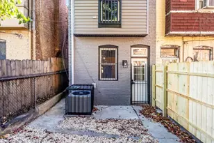 310 E 25th St, Baltimore, MD 21218 - Photo 47