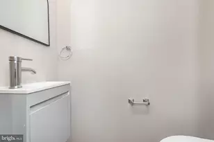 2108 E Hoffman St, Baltimore, MD 21213 - Photo 7