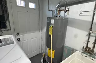 2727 Bookert Dr, Baltimore, MD 21225 - Photo 9