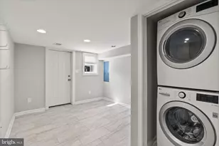 330 S Clinton St, Baltimore, MD 21224 - Photo 59