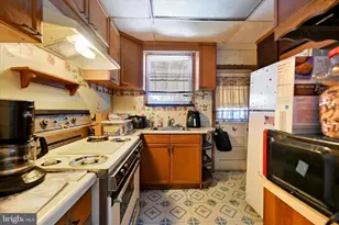 729 E 37th St, Baltimore, MD 21218 - Photo 11