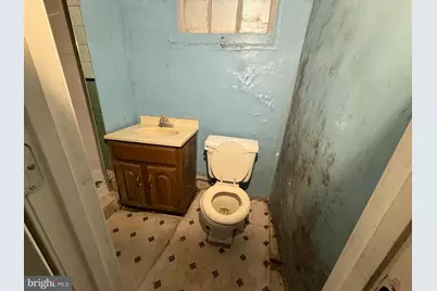 38 N Monastery Avenue, Baltimore, MD 21229 - Photo 15