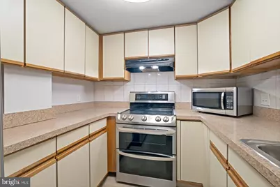 1040 Deer Ridge Drive #402, Baltimore, MD 21210 - Photo 9