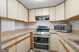 1040 Deer Ridge Dr, Baltimore, MD 21210 - Photo 9