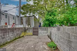 204 N Port St, Baltimore, MD 21224 - Photo 15