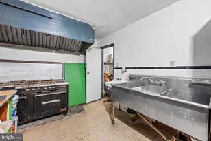 244 S Highland Ave S, Baltimore, MD 21224 - Photo 11