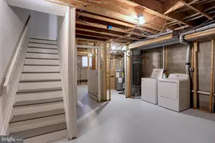 410 Washington Street N, Baltimore, MD 21231 - Photo 29