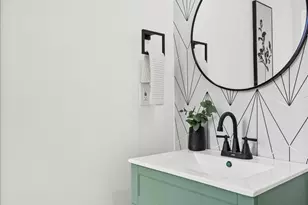 725 E 20th St, Baltimore, MD 21218 - Photo 13