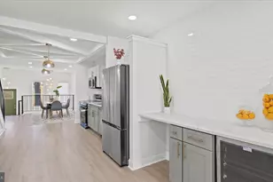 725 E 20th St, Baltimore, MD 21218 - Photo 9