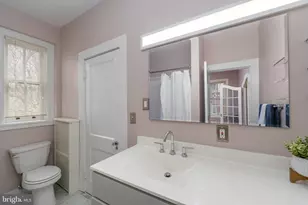 102 W 39th St, Baltimore, MD 21210 - Photo 27