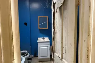 1031 N Ashburton St, Baltimore, MD 21216 - Photo 9