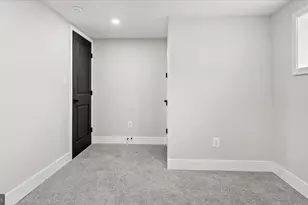 705 E 22nd St, Baltimore, MD 21218 - Photo 27