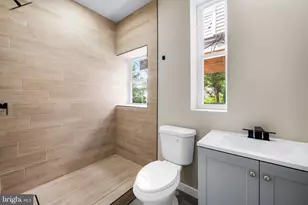 815 E 33rd St, Baltimore, MD 21218 - Photo 19