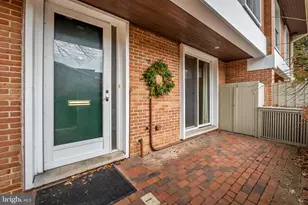 38 Bouton Green Ct, Baltimore, MD 21210 - Photo 3