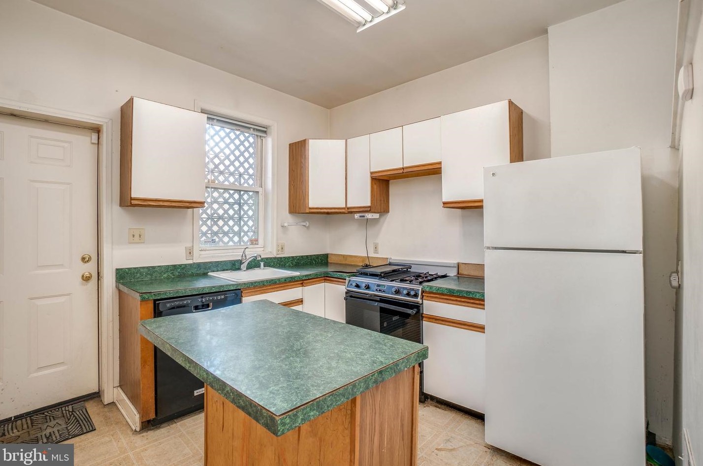 2320 Baltimore St, Baltimore MD  21224-1031 exterior