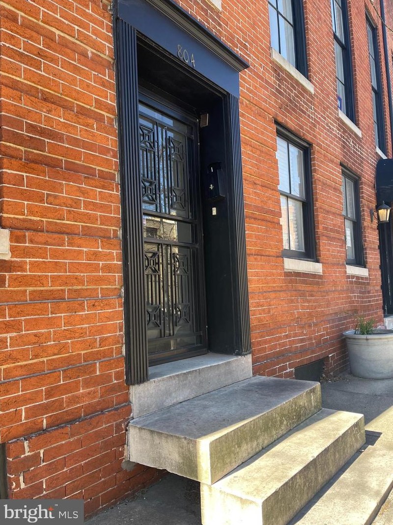 804 Calvert St, Baltimore MD  21202-3706 exterior