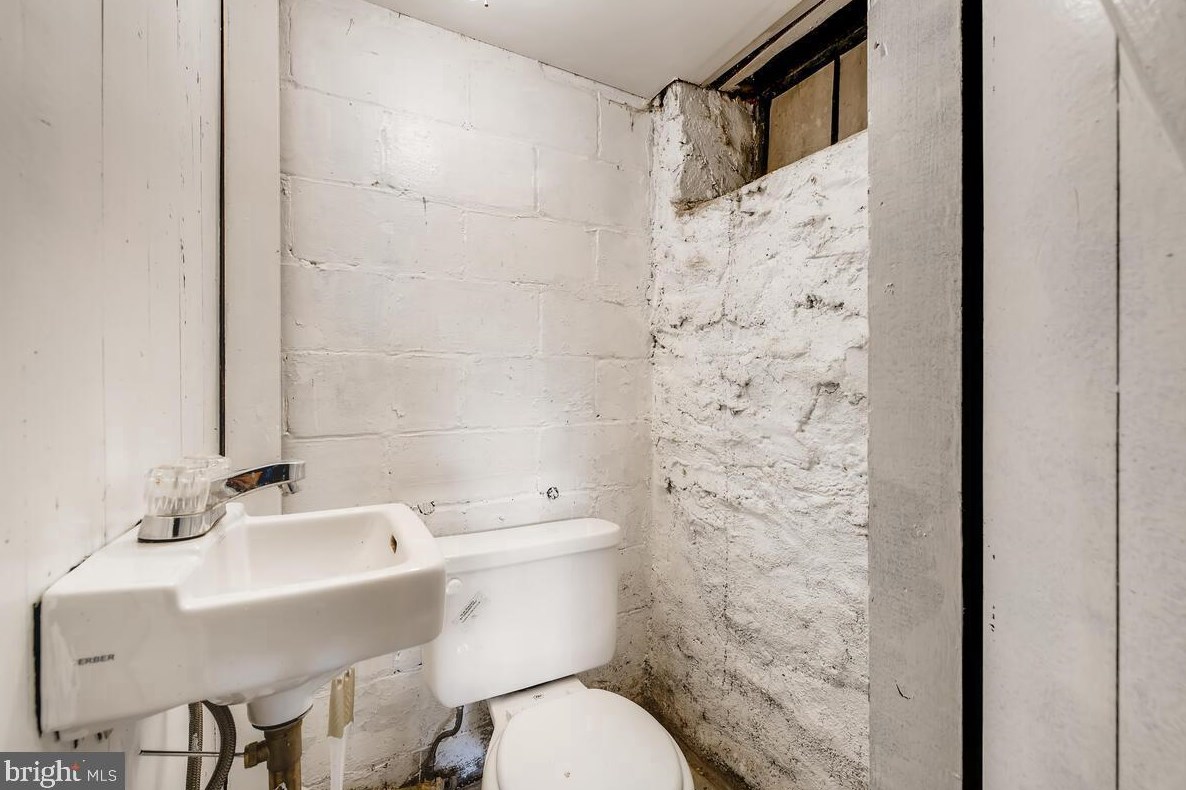 3847 Brooklyn Ave, Baltimore MD 21225-2121 exterior