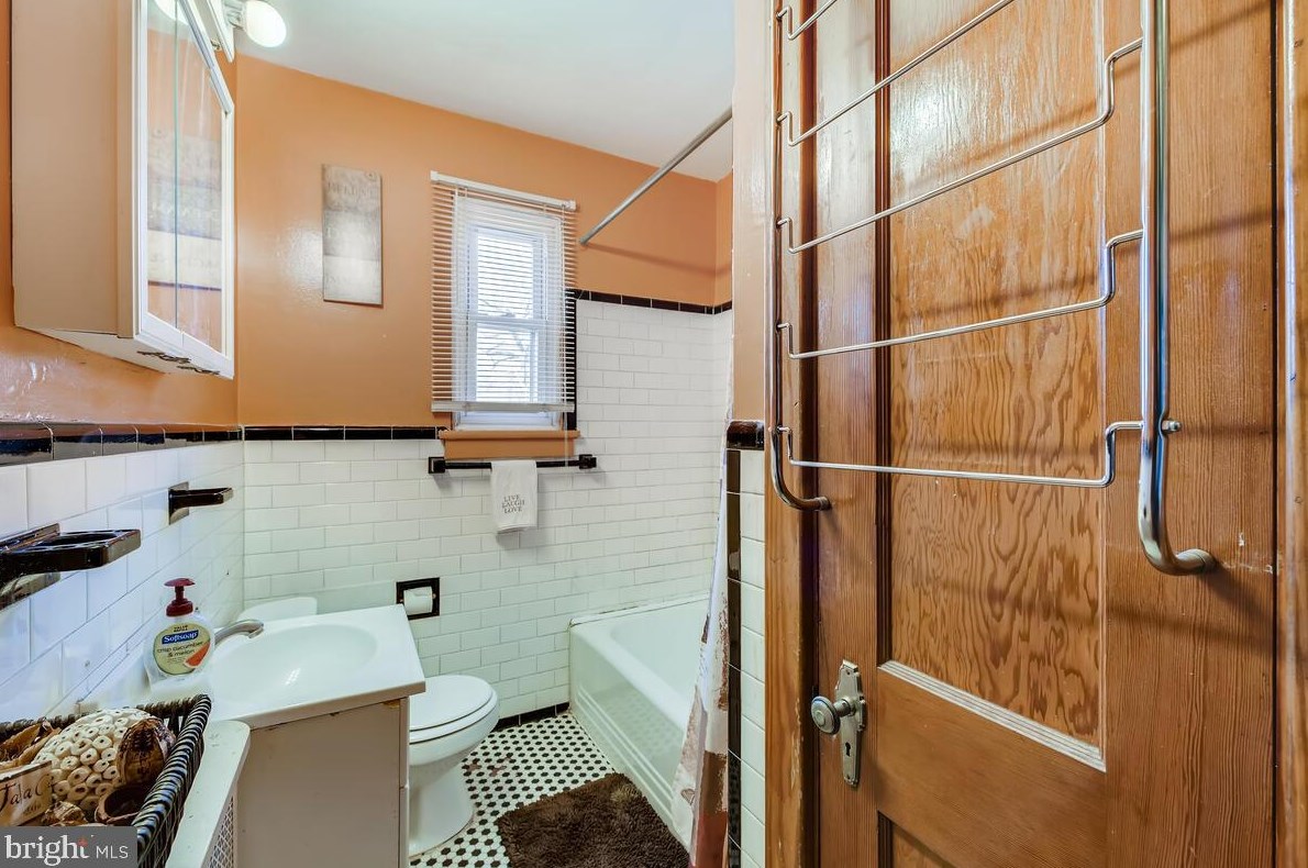 3847 Brooklyn Ave, Baltimore MD 21225-2121 exterior